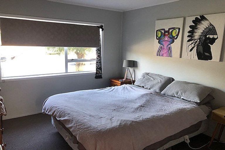 Photo of property in 2/2 Halberg Street, Glenfield, Auckland, 0629
