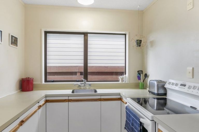 Photo of property in 2/22 Parklands Drive, Karori, Wellington, 6012