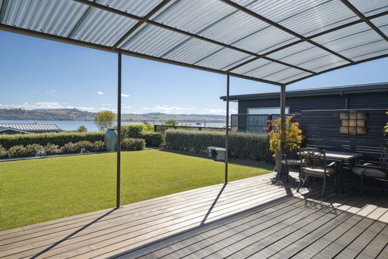 Photo of property in 9 Pukenamu Road, Rainbow Point, Taupo, 3330