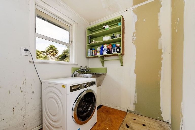 Photo of property in 1 Normandy Place, Henderson, Auckland, 0610