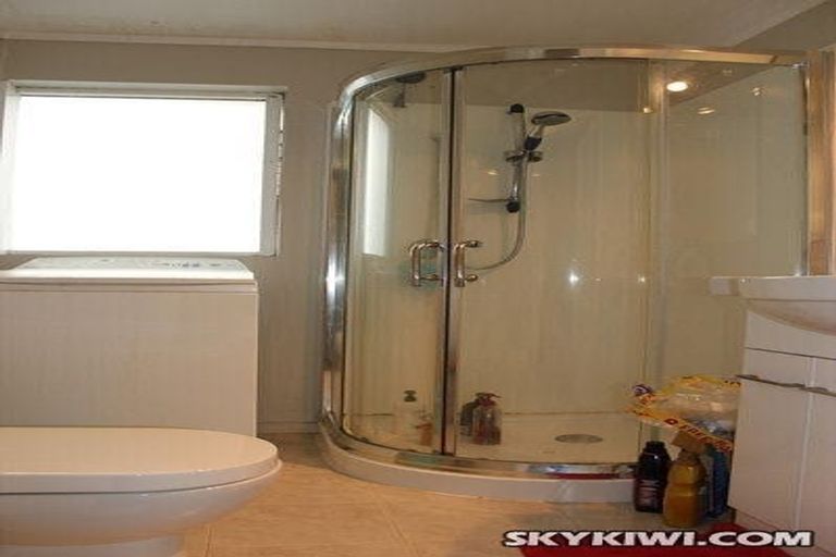 Photo of property in 17 Chelsea View Drive, Chatswood, Auckland, 0626