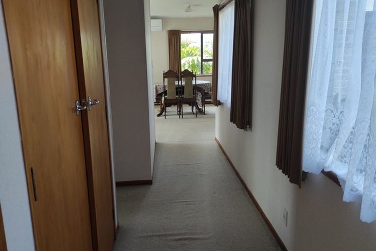 Photo of property in 26 Millbrook Road, Henderson, Auckland, 0612