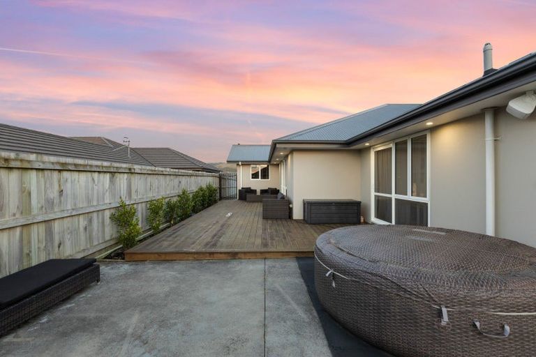 Photo of property in 4 Cyprus Place, Fitzherbert, Palmerston North, 4410
