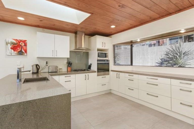 Photo of property in 94 Luckens Road, West Harbour, Auckland, 0618