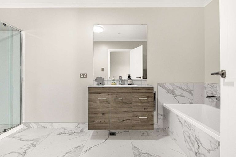 Photo of property in 13b Nellie Drive, Kumeu, 0810