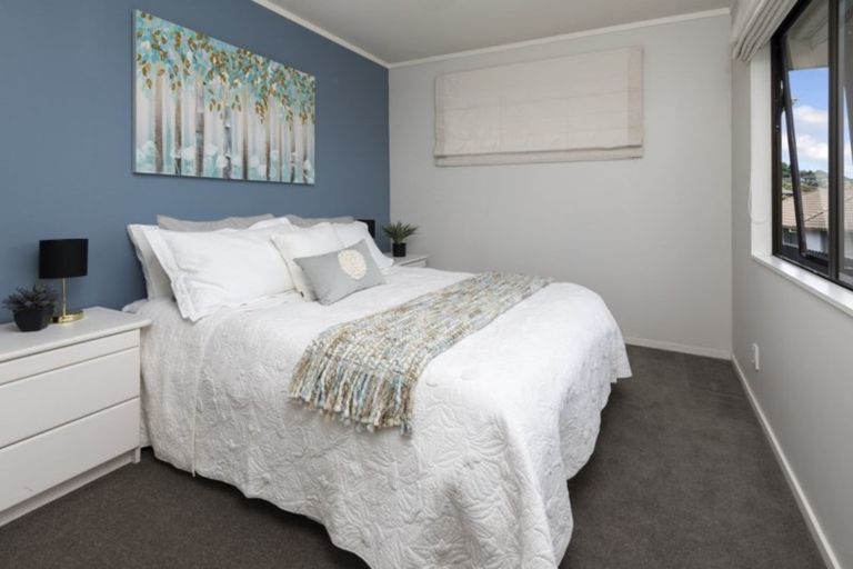 Photo of property in 2/98 Gosford Drive, Botany Downs, Auckland, 2010