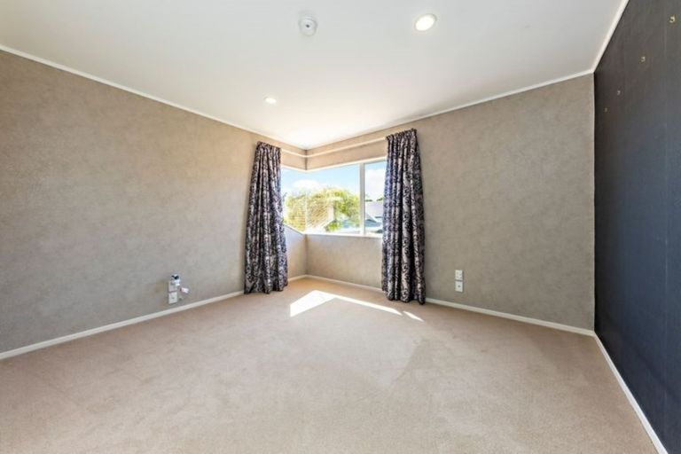 Photo of property in 20 Jane Eyre Drive, Somerville, Auckland, 2014