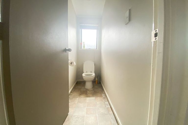 Photo of property in 2/13 Erica Road, Sunnynook, Auckland, 0620