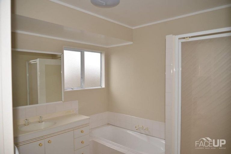 Photo of property in 107 Marina View Drive, West Harbour, Auckland, 0618