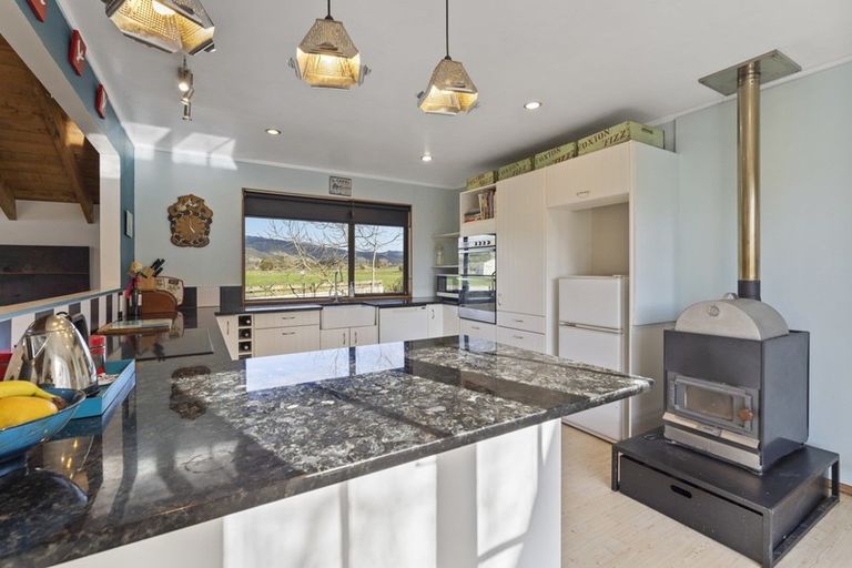 Photo of property in 103 Waikawa Beach Road, Manakau, Levin, 5573