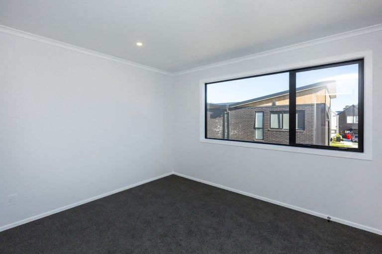 Photo of property in 5 Reakes Crescent, Wallaceville, Upper Hutt, 5018