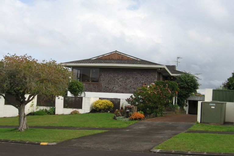 Photo of property in 6 Pounamu Place, Shelly Park, Auckland, 2014