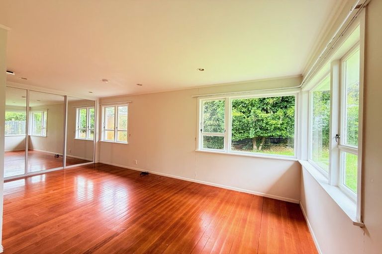 Photo of property in 4 La Trobe Street, Pakuranga Heights, Auckland, 2010