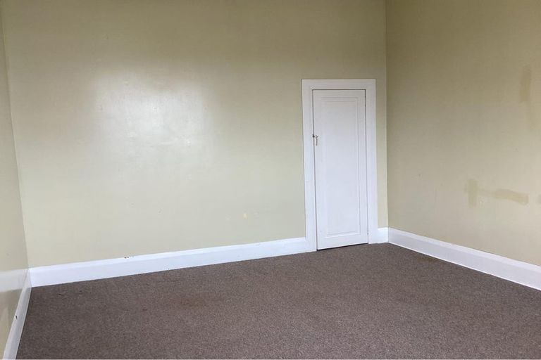 Photo of property in 82 Kelburn Parade, Kelburn, Wellington, 6012