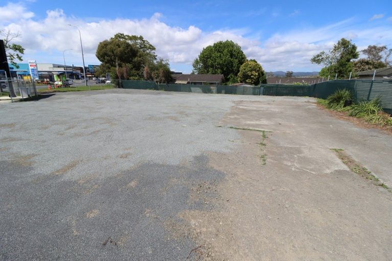 Photo of property in 320 Lincoln Road, Henderson, Auckland, 0610