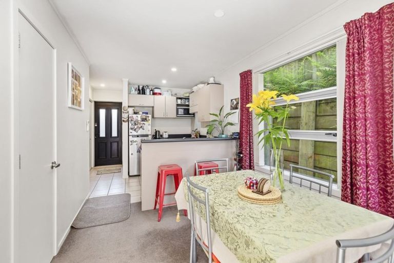 Photo of property in 1b Cecil Road, Tawa, Wellington, 5028