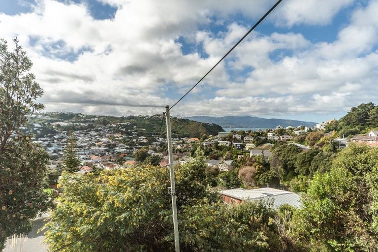 Photo of property in 2/5 Wye Street, Island Bay, Wellington, 6023