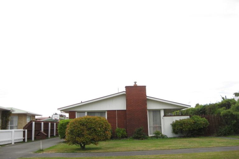 Photo of property in 11 Waratah Street, Avondale, Christchurch, 8061