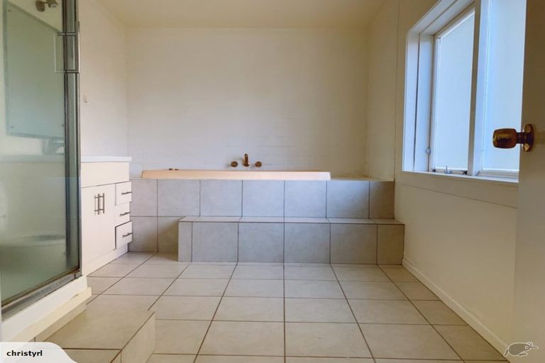 Photo of property in 1/58 Channel View Road, Campbells Bay, Auckland, 0630