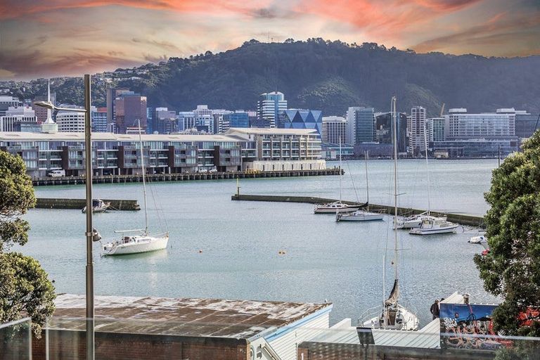 Photo of property in Dune, 2c/138 Oriental Parade, Oriental Bay, Wellington, 6011