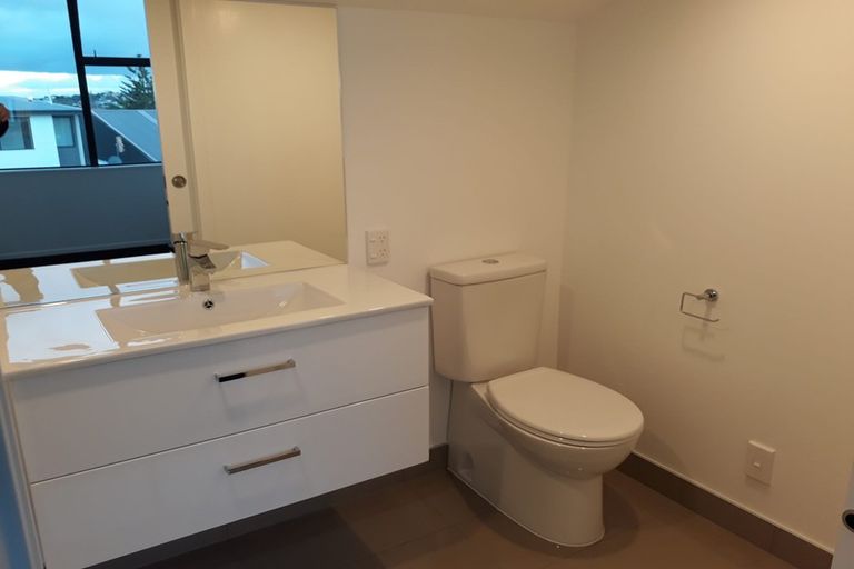 Photo of property in 19/15 Chivalry Road, Glenfield, Auckland, 0629