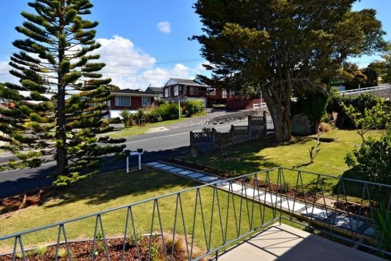 Photo of property in 2/15 East Coast Road, Milford, Auckland, 0620