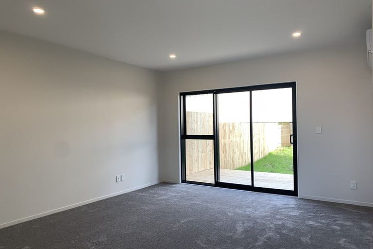 Photo of property in 17 Paina Crescent, Massey, Auckland, 0614