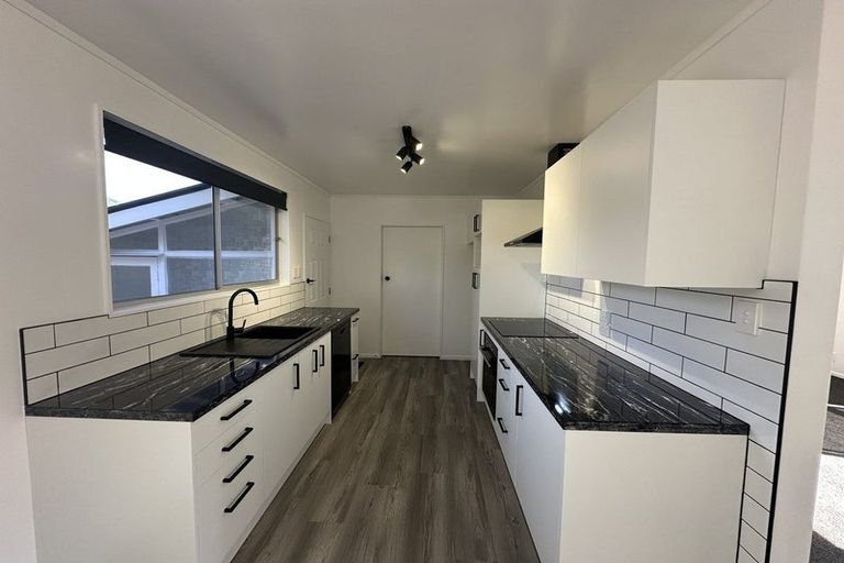 Photo of property in 17 Carlton Terrace, Westown, New Plymouth, 4310