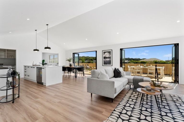 Photo of property in 45 Ridge Drive, Omokoroa, 3114