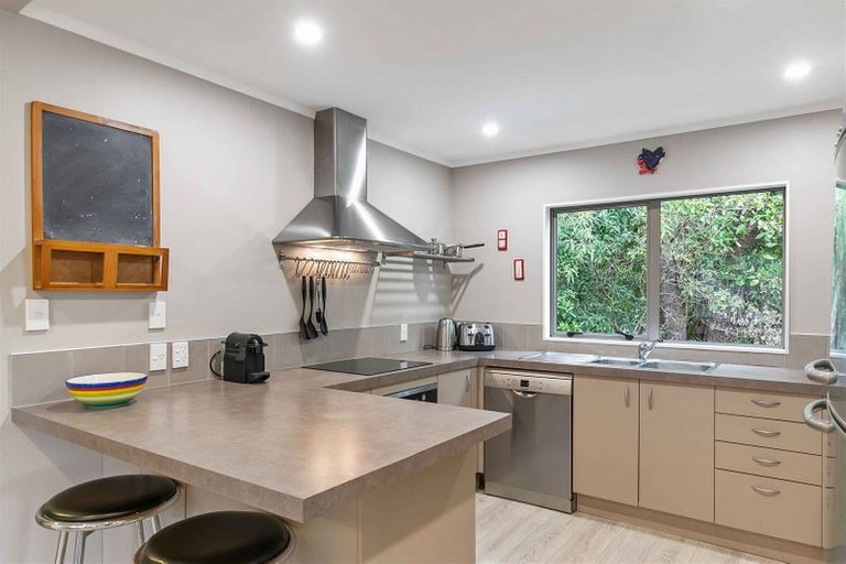 Photo of property in 2/19 Pemberton Avenue, Bayview, Auckland, 0629