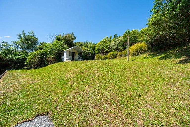 Photo of property in 1 Wakely Road, Newlands, Wellington, 6037