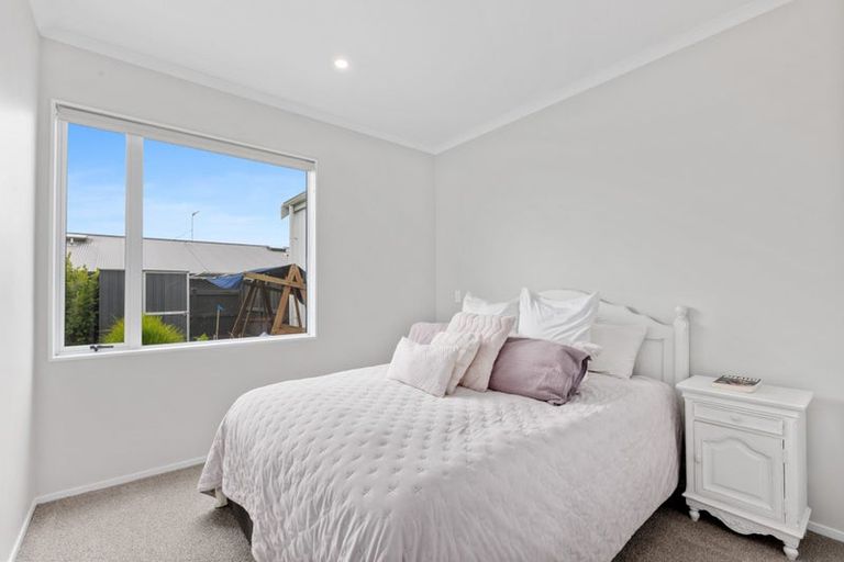 Photo of property in 26a Taikura Avenue, Red Beach, 0932