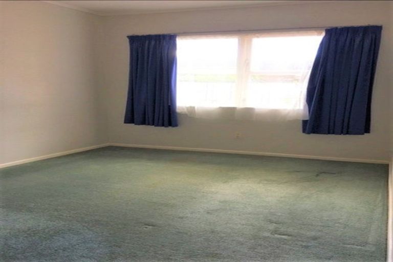 Photo of property in 16 Taupo Street, Green Bay, Auckland, 0604