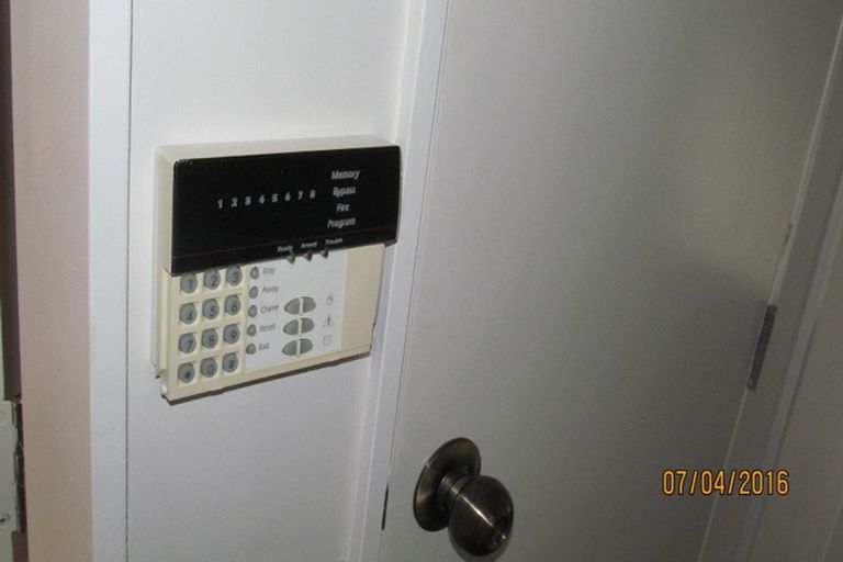 Photo of property in 2/17 Fitzherbert, Alicetown, Lower Hutt, 5010