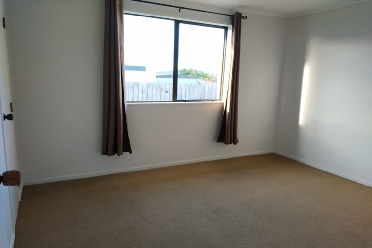 Photo of property in 2/21 Penion Drive, Flat Bush, Auckland, 2023