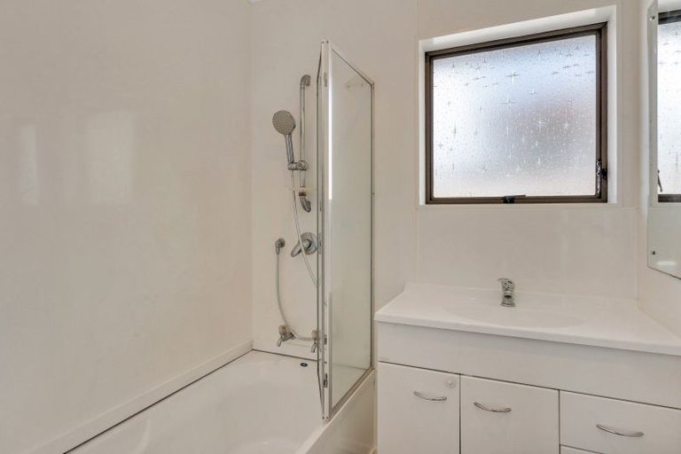 Photo of property in 2/125 Pigeon Mountain Road, Half Moon Bay, Auckland, 2012