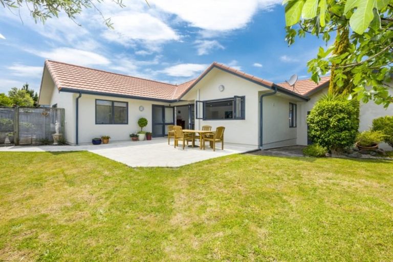 Photo of property in 12 Betty Watt Grove, Riverstone Terraces, Upper Hutt, 5018