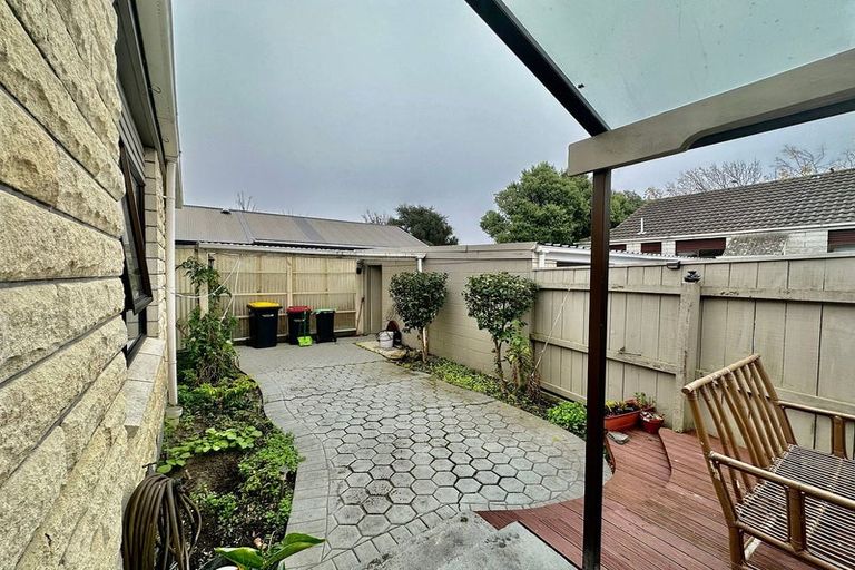 Photo of property in 2/92 North Avon Road, Richmond, Christchurch, 8013