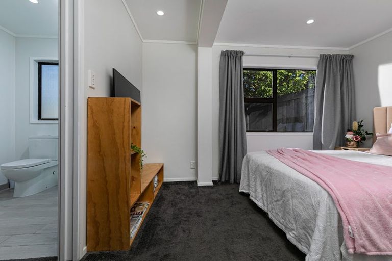 Photo of property in 44 West Harbour Drive, West Harbour, Auckland, 0618