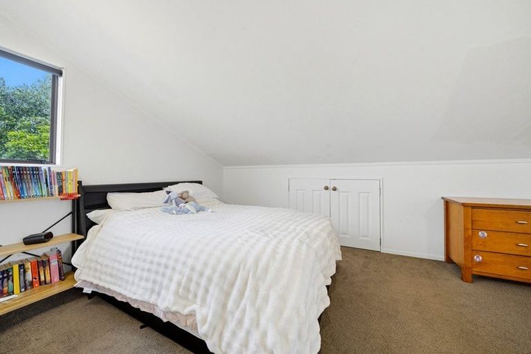 Photo of property in 2/121 Forrest Hill Road, Forrest Hill, Auckland, 0620