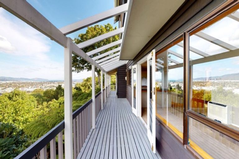 Photo of property in 35 Pomare Road, Tirohanga, Lower Hutt, 5010