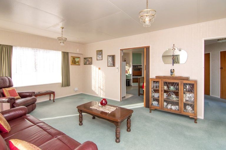 Photo of property in 28 Geraldine Crescent, Cloverlea, Palmerston North, 4412