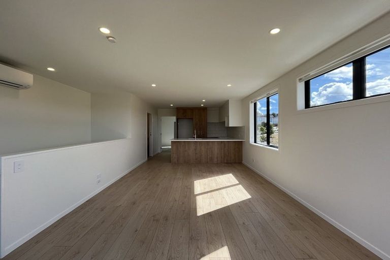 Photo of property in 1/23 Makomako Drive, Orewa, 0931