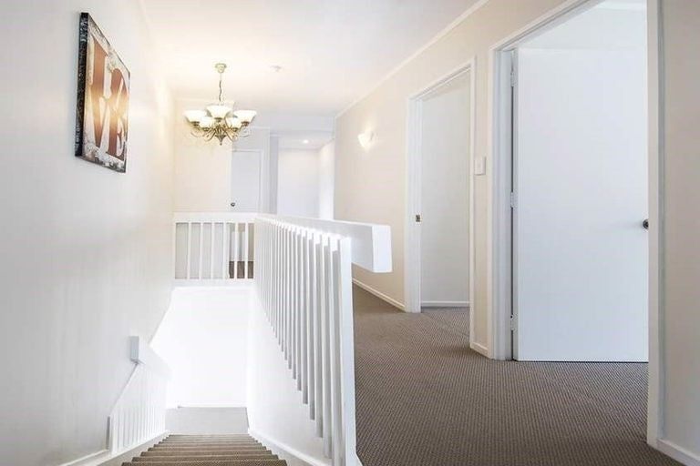 Photo of property in 1 Lynngate Place, Hillcrest, Auckland, 0627