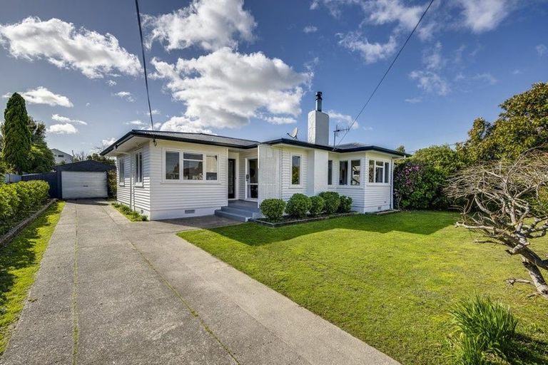 Photo of property in 1 Palmerston Road, Havelock North, 4130