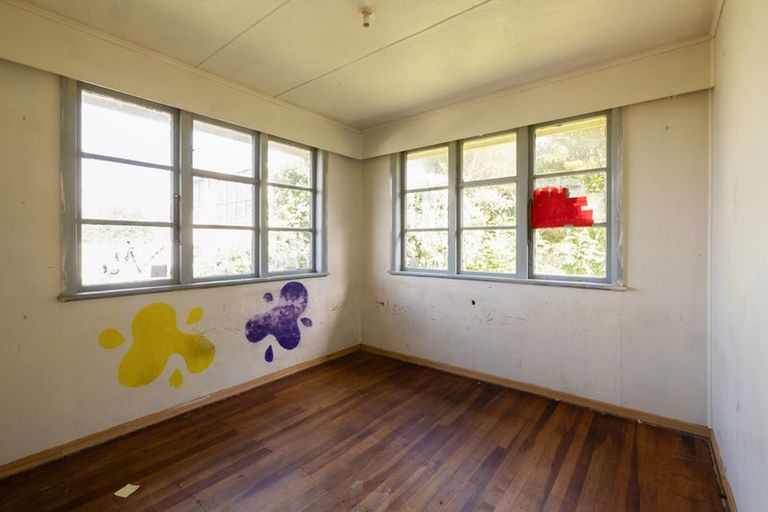 Photo of property in 77 Mould Street, Waitara, 4320