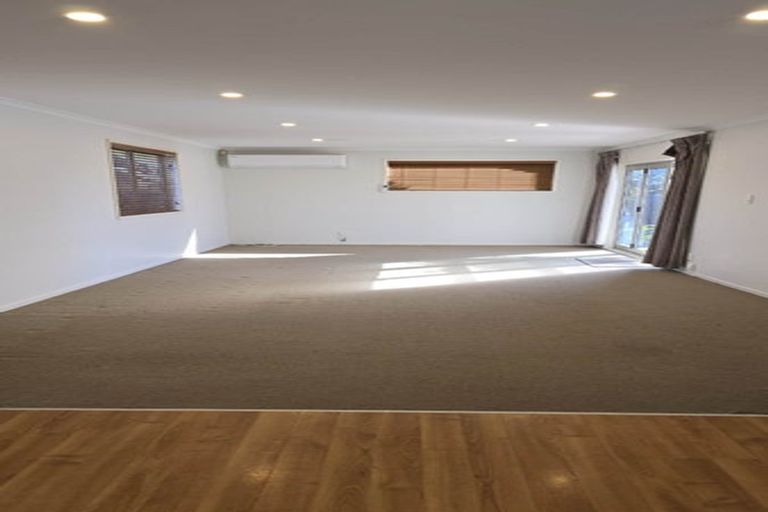 Photo of property in 38 Darren Crescent, Half Moon Bay, Auckland, 2012