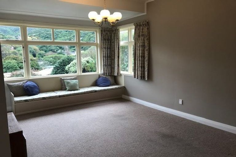 Photo of property in 24 Awarua Street, Ngaio, Wellington, 6035