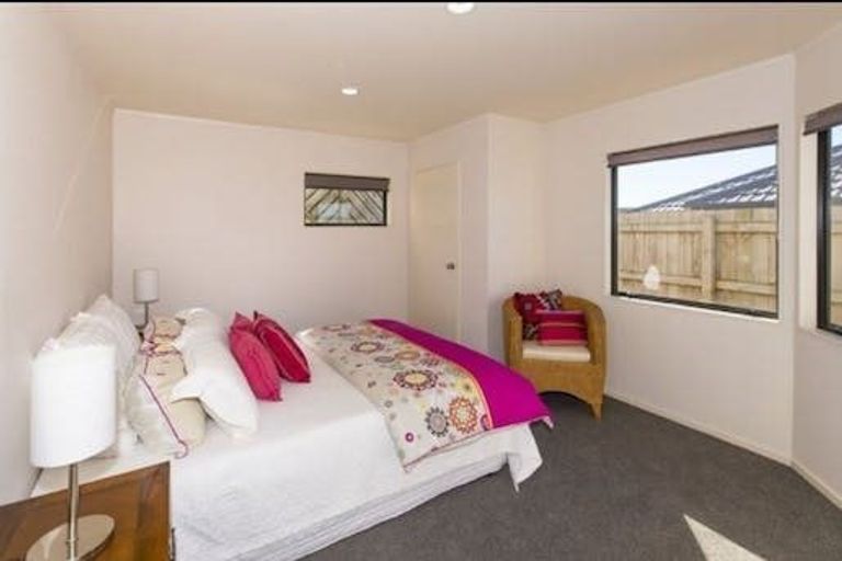 Photo of property in 31 Nalanda Crescent, Broadmeadows, Wellington, 6035