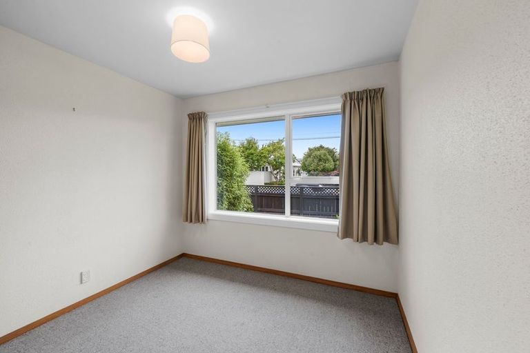 Photo of property in 77 Farquhars Road, Redwood, Christchurch, 8051